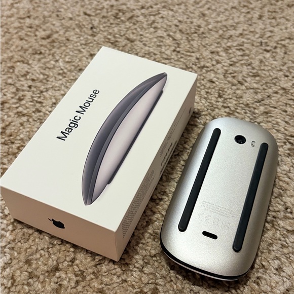 Apple USB-C 2026 Black Wireless Multi-Touch Rechargeable Bluetooth Magic Mouse - Picture 5 of 6